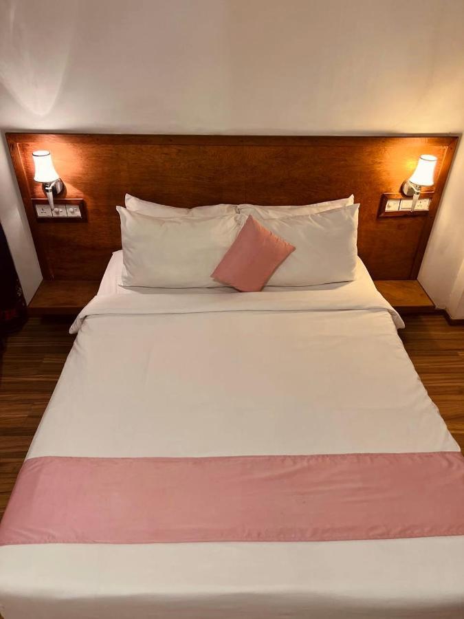 Pearlshine Retreat Maldives Hotel Gulhi Buitenkant foto
