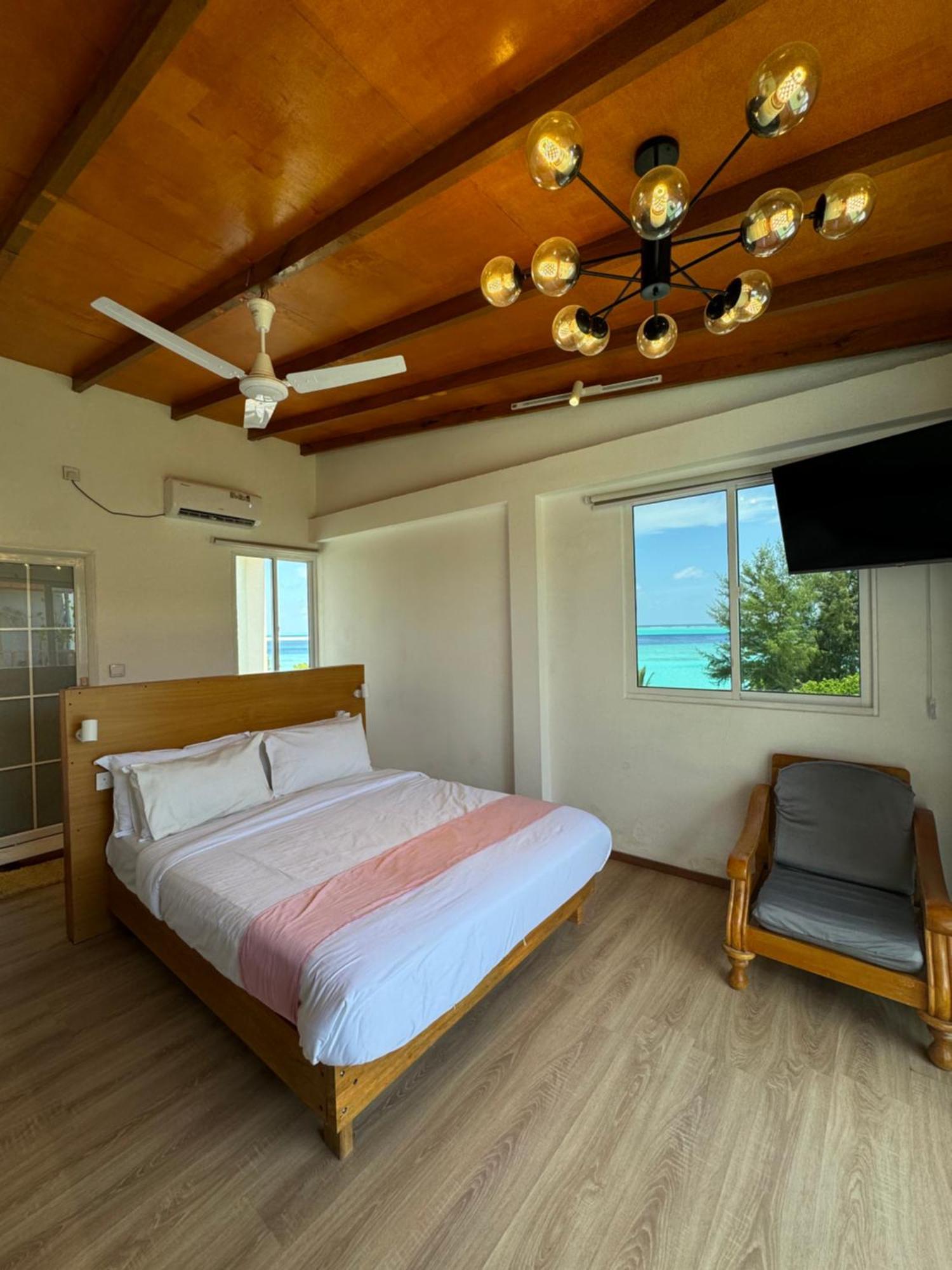 Pearlshine Retreat Maldives Hotel Gulhi Buitenkant foto